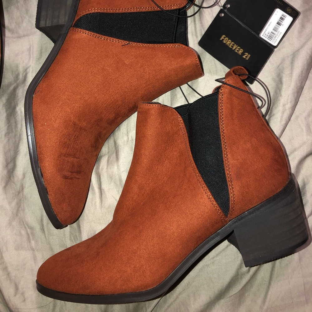 Forever 21 Chelsea boots size 6